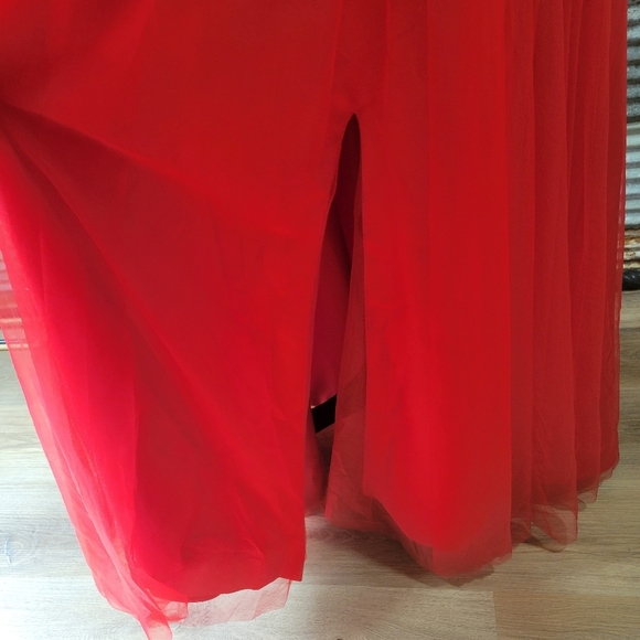 Elegant Red Long Sleeve Dress - Picture 9 of 16